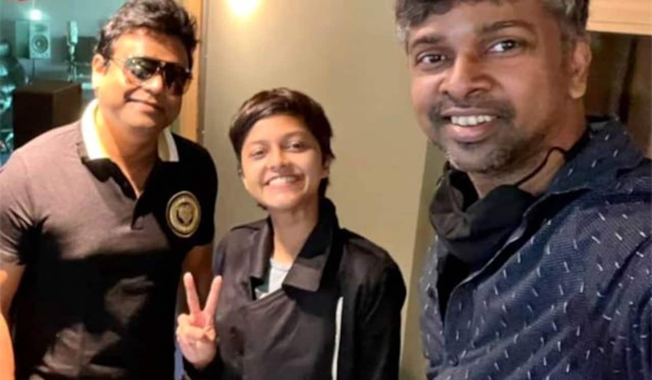 தமிழர்களுக்கு எதிரான பாடகியை பயன்படுத்துவதா? ஹாரிஸ் ஜெயராஜ், மதன் கார்க்கிக்கு எதிர்ப்பு