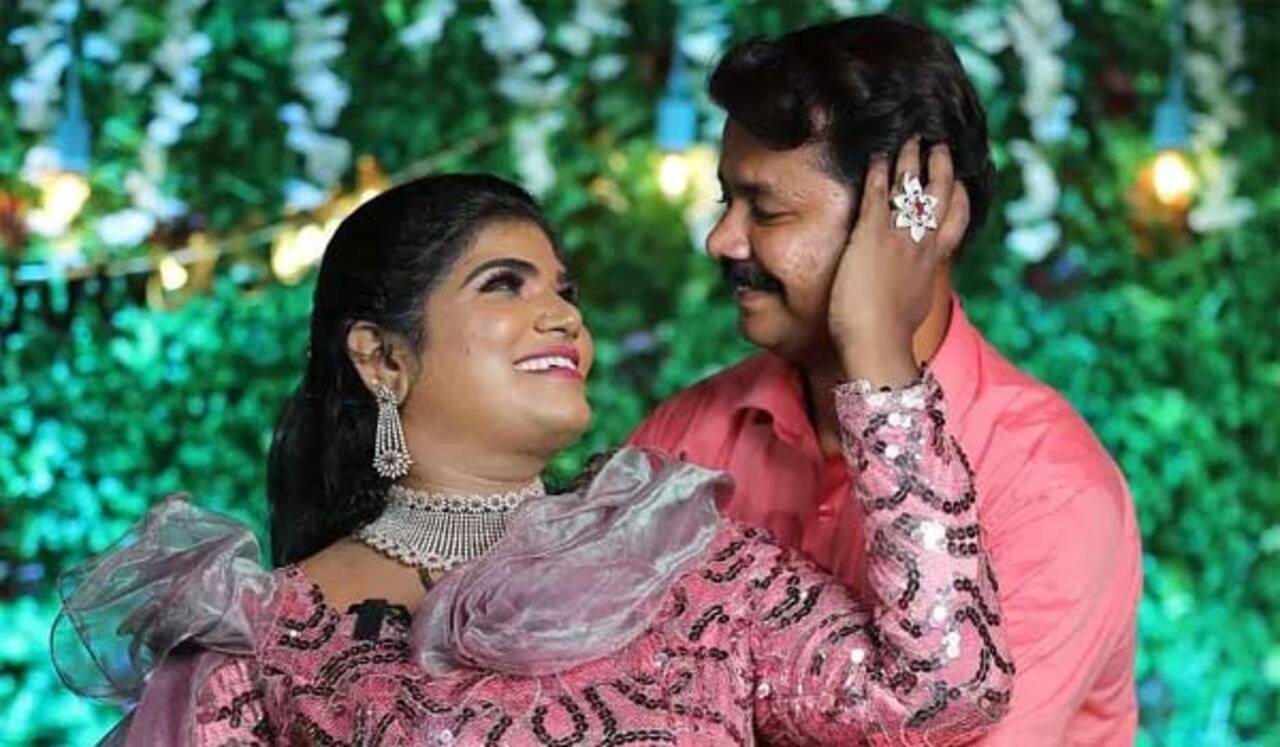 கணவரின் கைகளில் தவழும் அறந்தாங்கி நிஷா! திருமணநாள் கொண்டாட்டம்