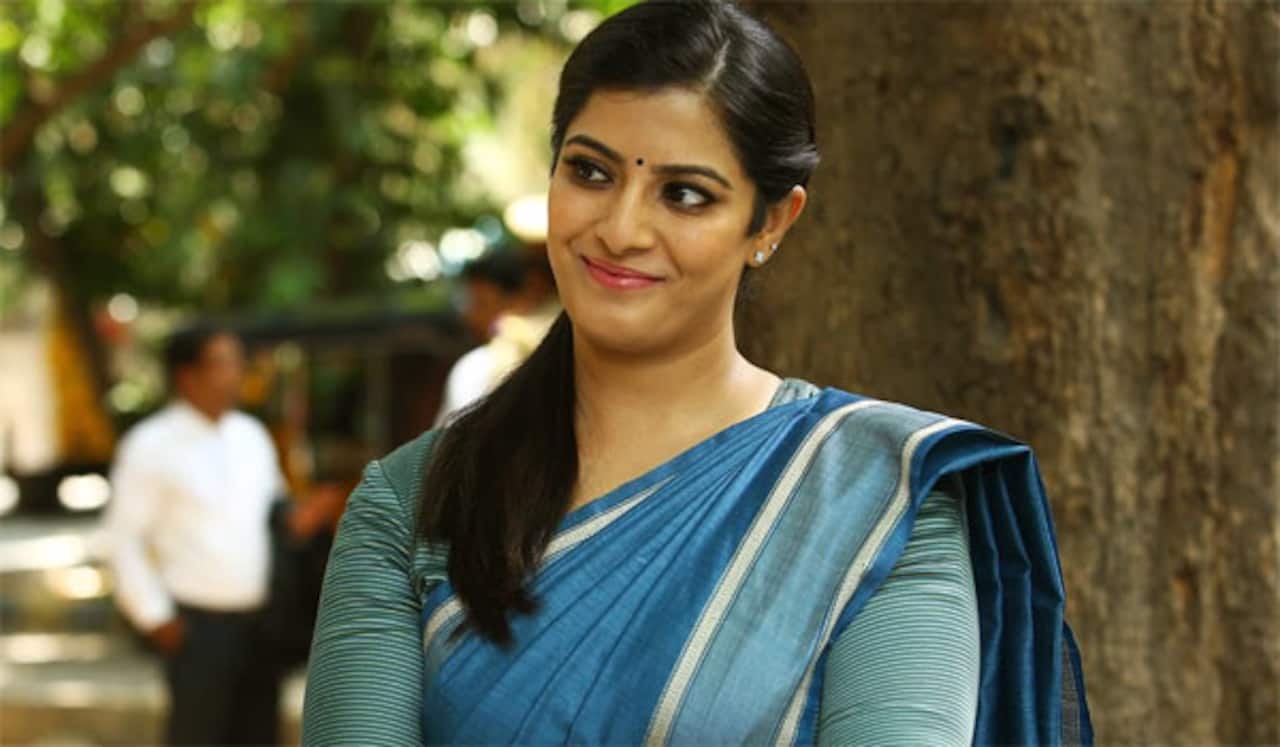 வழக்கறிஞராக வரலட்சுமி