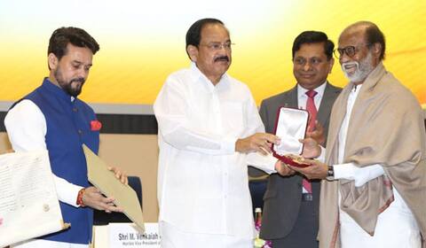 தாதா சாகேப் பால்கே விருது பெற்ற ரஜினிக்கு கவர்னர், முதல்வர் வாழ்த்து