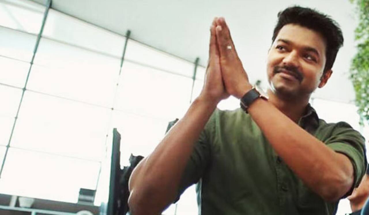 உள்ளாட்சி தேர்தலில் வெற்றி பெற்ற நிர்வாகிகளை சந்தித்த விஜய்
