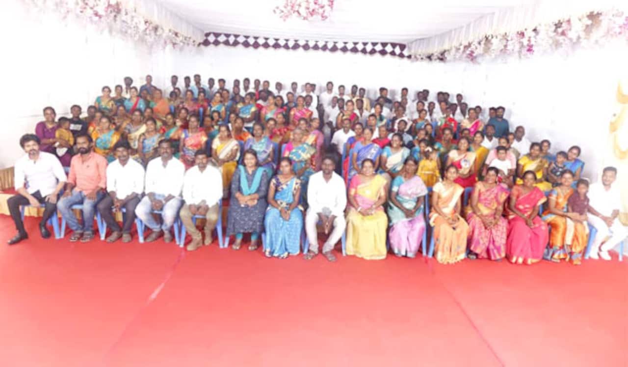 உள்ளாட்சி தேர்தலில் வெற்றி பெற்ற நிர்வாகிகளை சந்தித்த விஜய் : வைரல் போட்டோ