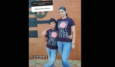 இன்ஸ்டாவில் லவ் ப்ரபோஸ் செய்த ரசிகர் : என்ன சொன்னார் கிருத்திகா?