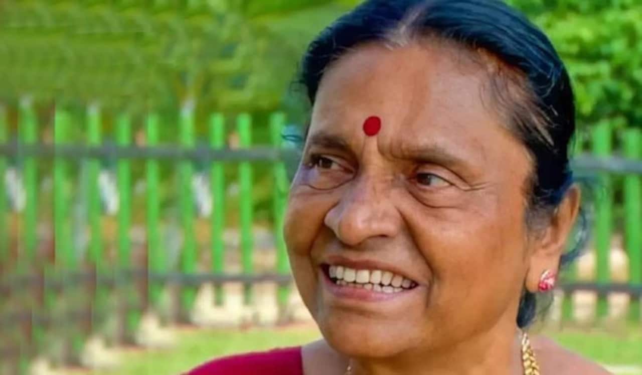 பழம்பெரும் மலையாள நடிகை கோழிக்கோடு சாரதா காலமானார்