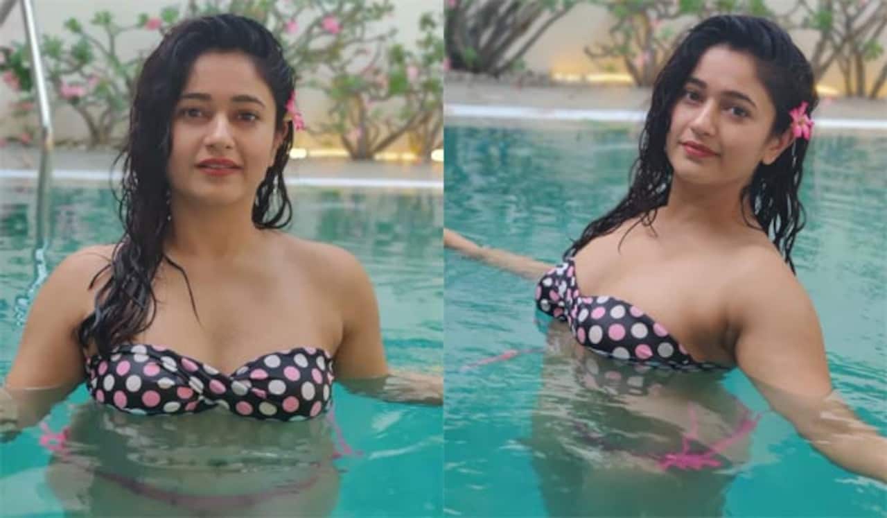 நீச்சலுடை போட்டோக்களை வெளியிட்ட பூனம் பாஜ்வா