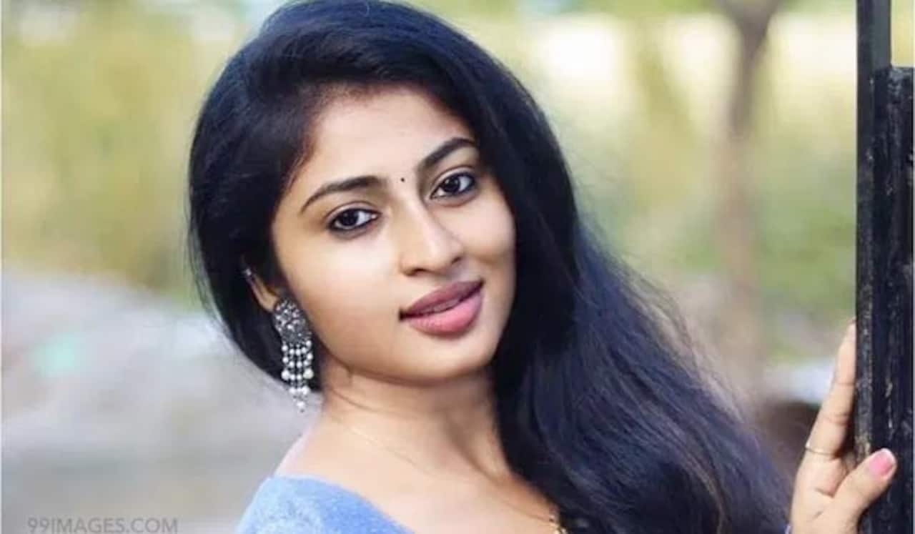 சினிமாவில் என்ட்ரி தரும் பிரபல சீரியல் நடிகை