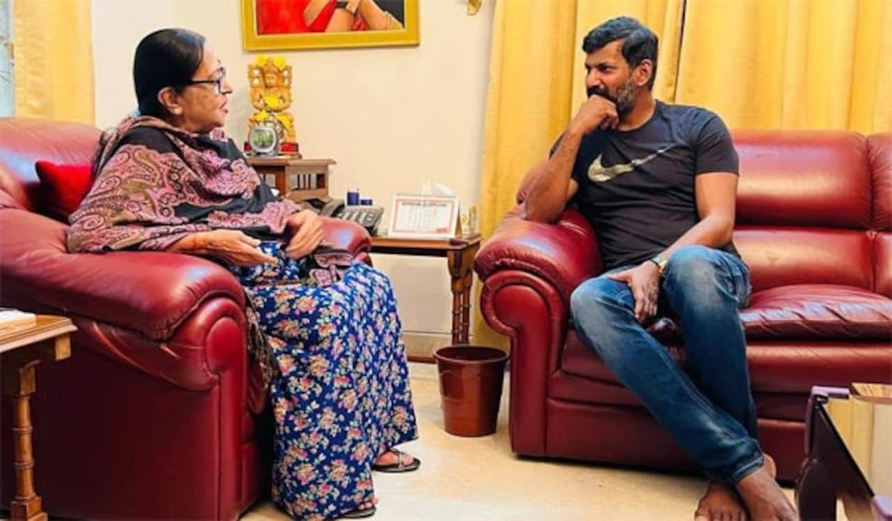 பழம்பெரும் நடிகை சரோஜாதேவியை சந்தித்த விஷால்