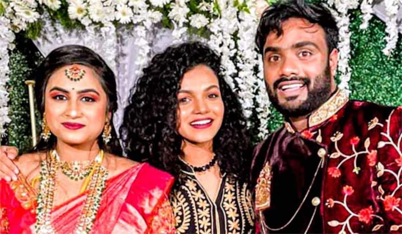 ஒரே டிவி வேற வேற சீரியல்! ரீல் டூ ரியல் ஜோடி தொடர்கிறது!
