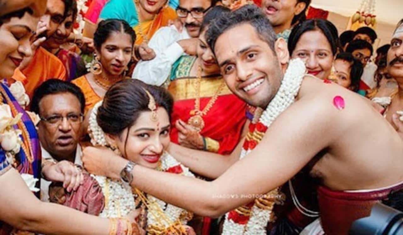 காதலர் ராகவ்வை கரம் பிடித்தார் நக்ஷத்திரா