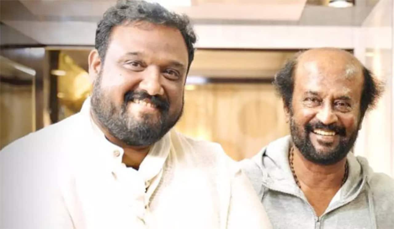 இயக்குனர் சிவாவுக்கு தங்கசெயின் பரிசளித்த ரஜினி