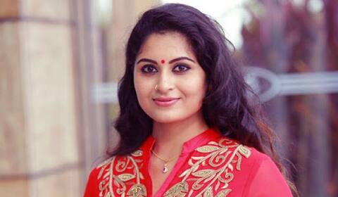 மோசடி மன்னனுடன் தொடர்பு: நடிகை ஸ்ருதி லட்சுமியிடம் அமலாக்கத்துறை விசாரணை