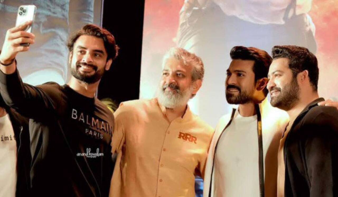 டொவினோ தாமஸை பெருமைப்படுத்திய ஆர்ஆர்ஆர் டீம்