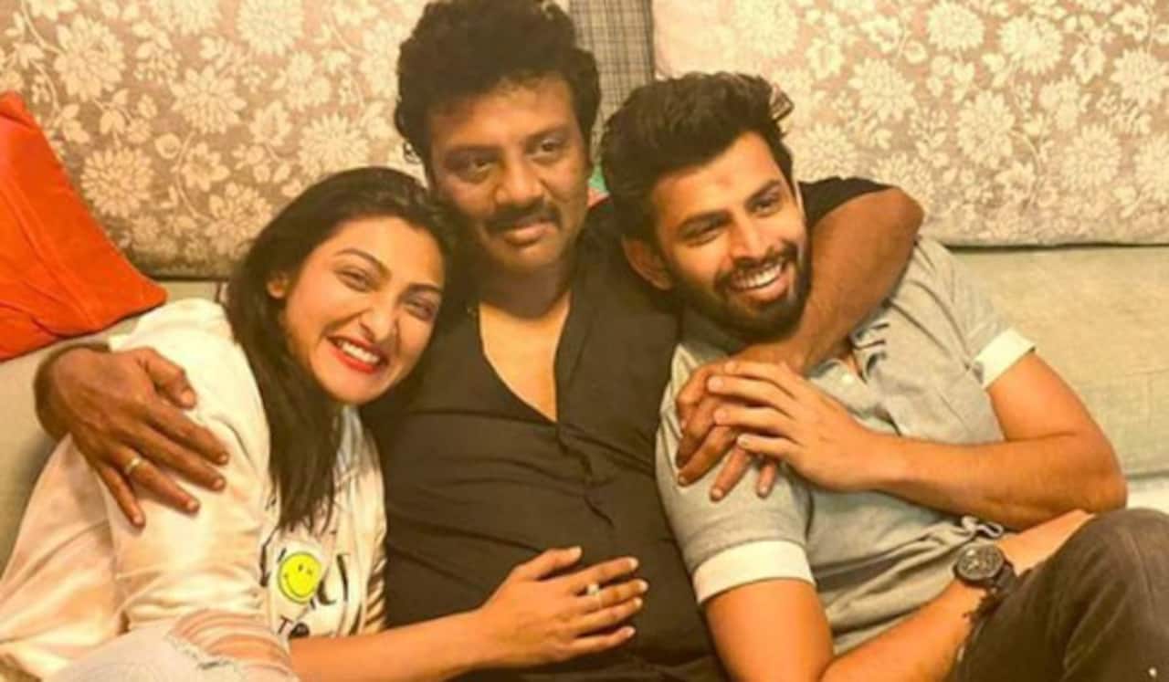 பிக்பாஸ் 5 ரீ-யூனியன் - சஞ்சீவ், வருண், அக்ஷரா வைரல் புகைப்படங்கள்