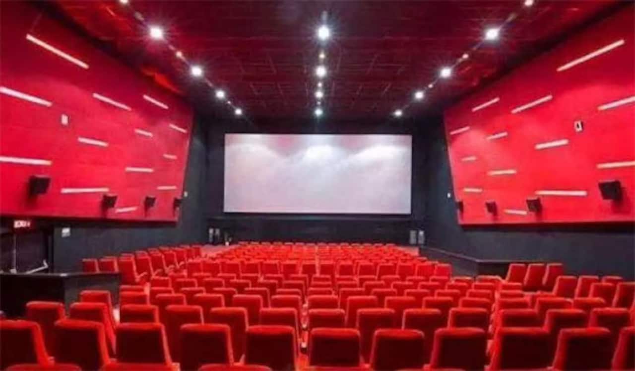 ஆந்திரா தியேட்டர்களில் நாளை(செவ்வாய்) முதல் 50 சதவீத அனுமதி
