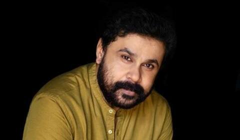திலீப் வீட்டில் சுவரேறி குதித்த போலீஸ்