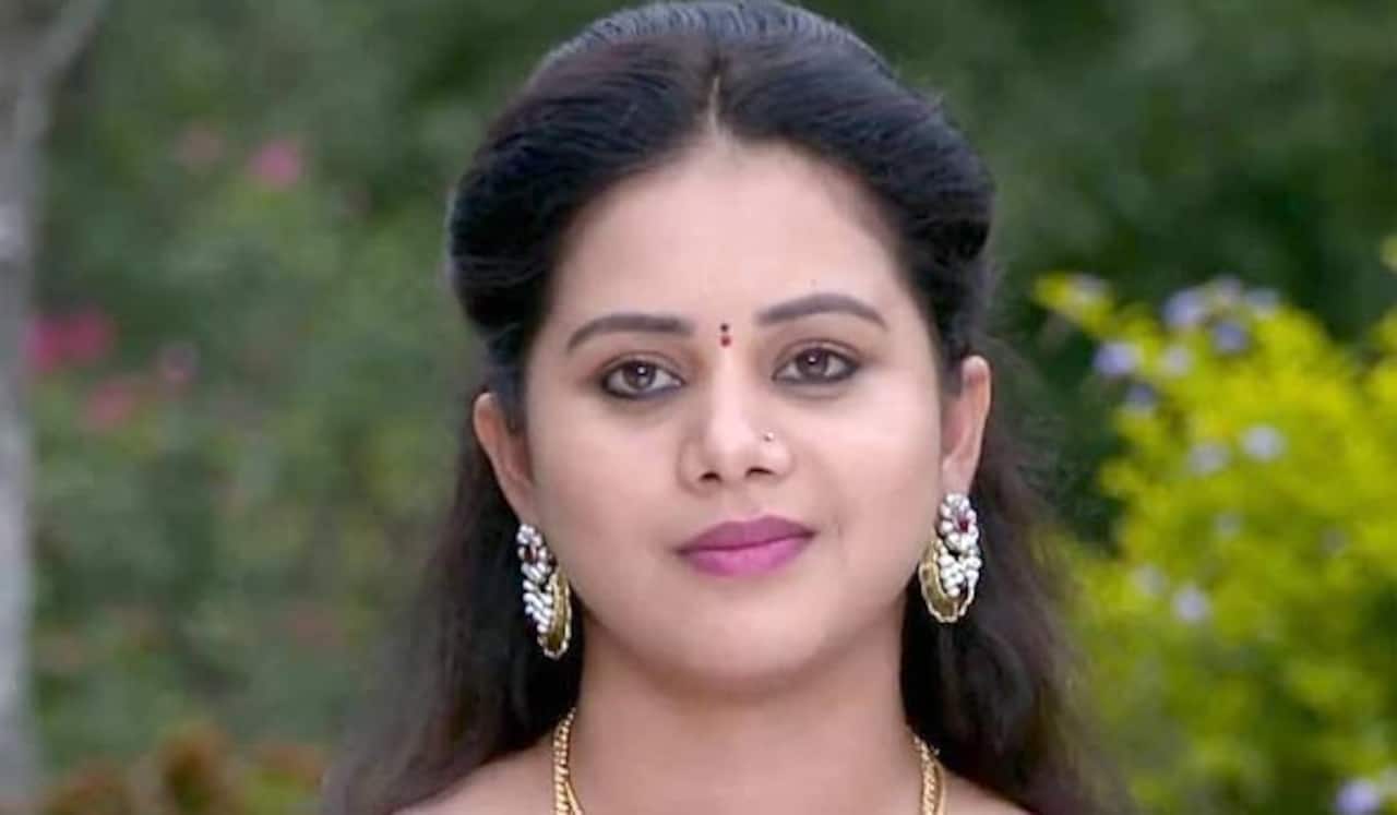 சீரியலை விட்டு விலகிய ரக்ஷா ஹோலா