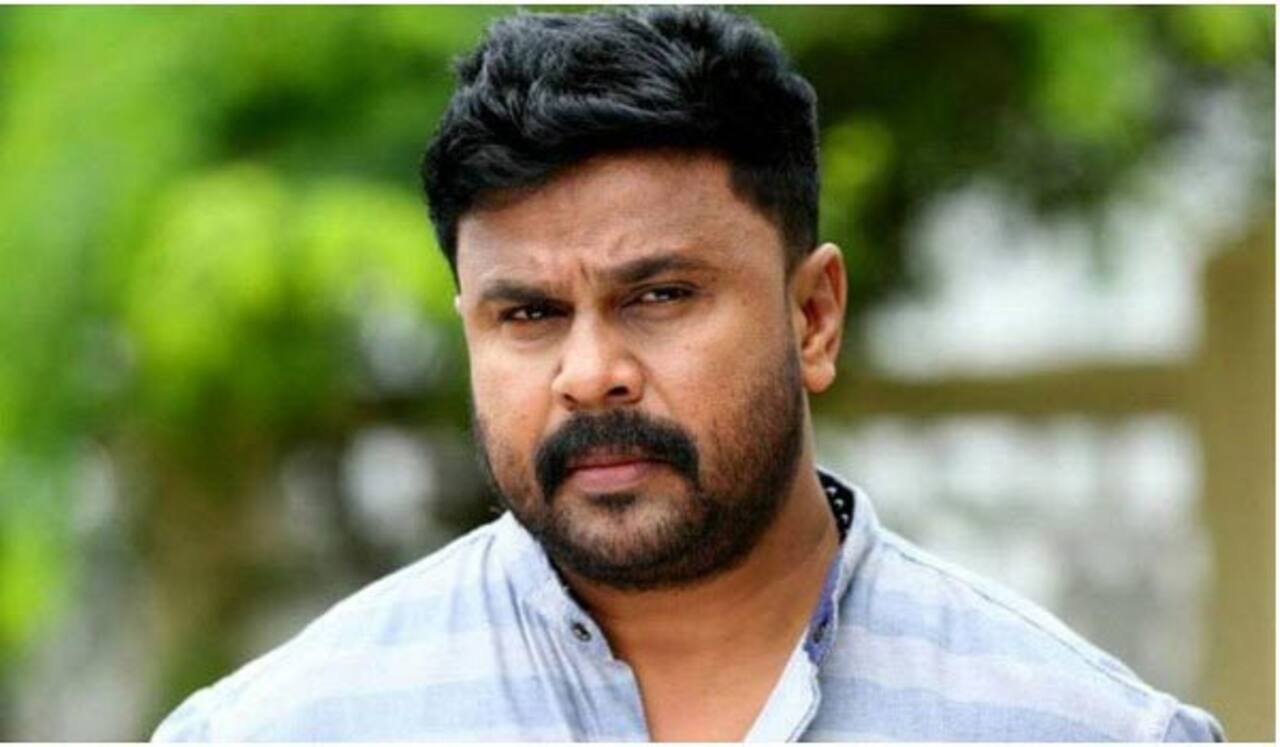 நீதிமன்றத்தில் 6 மொபைல் போன்களை ஒப்படைத்த திலீப்