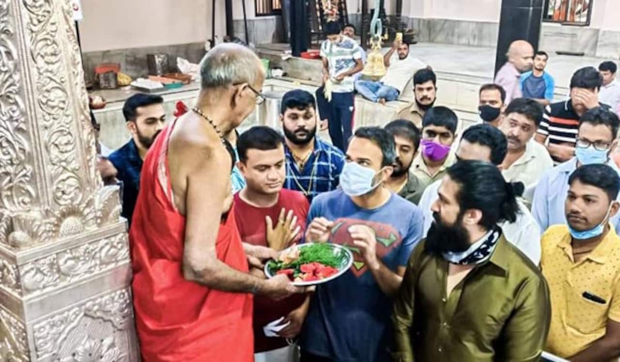 கேஜிஎப்-2 வெற்றிக்கு மூகாம்பிகை கோவிலில் யஷ் வழிபாடு