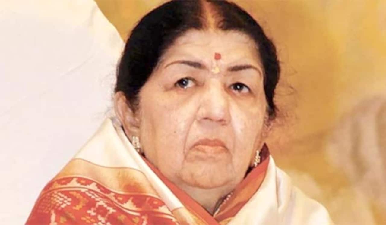 பிரபல பாடகி லதா மங்கேஷ்கர் கவலைக்கிடம்