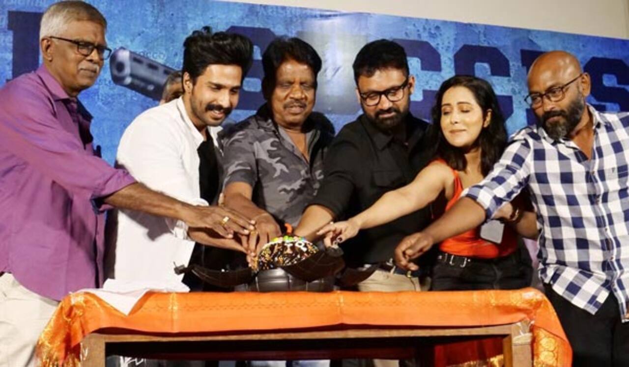 எப்ஐஆர் படத்தின் நாயகிகளை ஒருங்கிணைக்க முடியவில்லை : விஷ்ணு வருத்தம்
