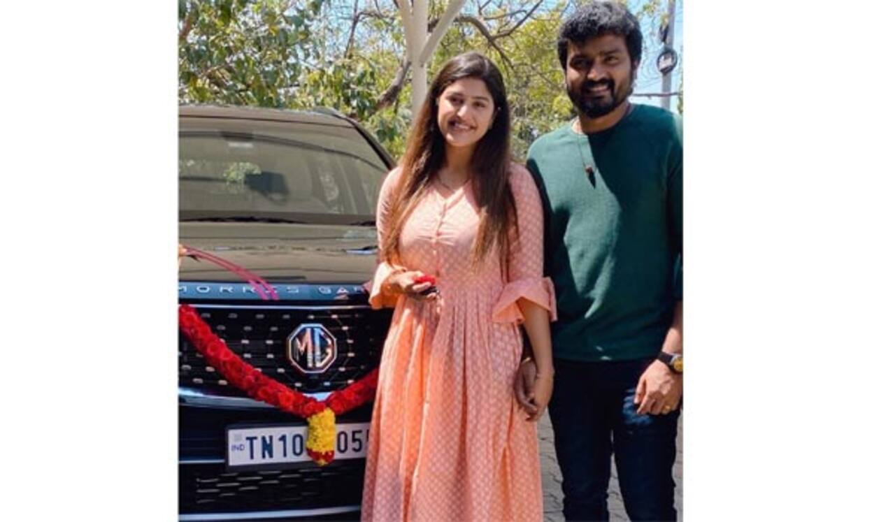 திருமணத்திற்கு பின் கார் வாங்கிய சித்து - ஸ்ரேயா ஜோடி