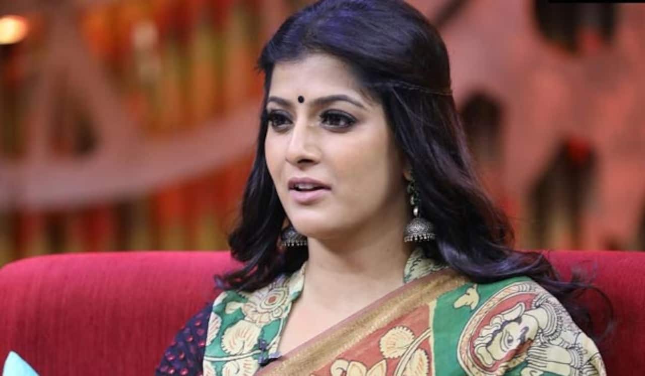 ஐதராபாத்திற்கு குடிபெயர்ந்த வரலட்சுமி