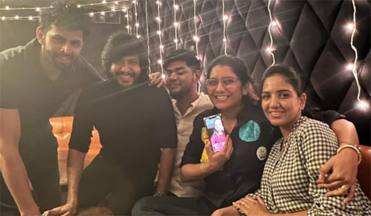 பிக்பாஸ் 5 பிரபலங்களின் ரீ-யூனியன் புகைப்படங்கள் வைரல்