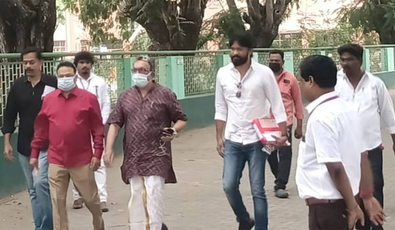நடிகர் சங்க தேர்தல் ஓட்டு எண்ணிக்கை துவக்கம் : நாசர் அணி முன்னிலை ; பாக்யராஜ் அணியினர் வெளிநடப்பு