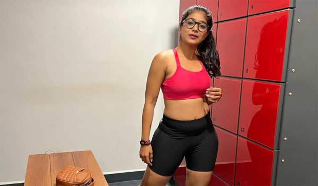 ஆபாசமாக பேசிய நெட்டீசனுக்கு கொட்டு வைத்த வீஜே பார்வதி