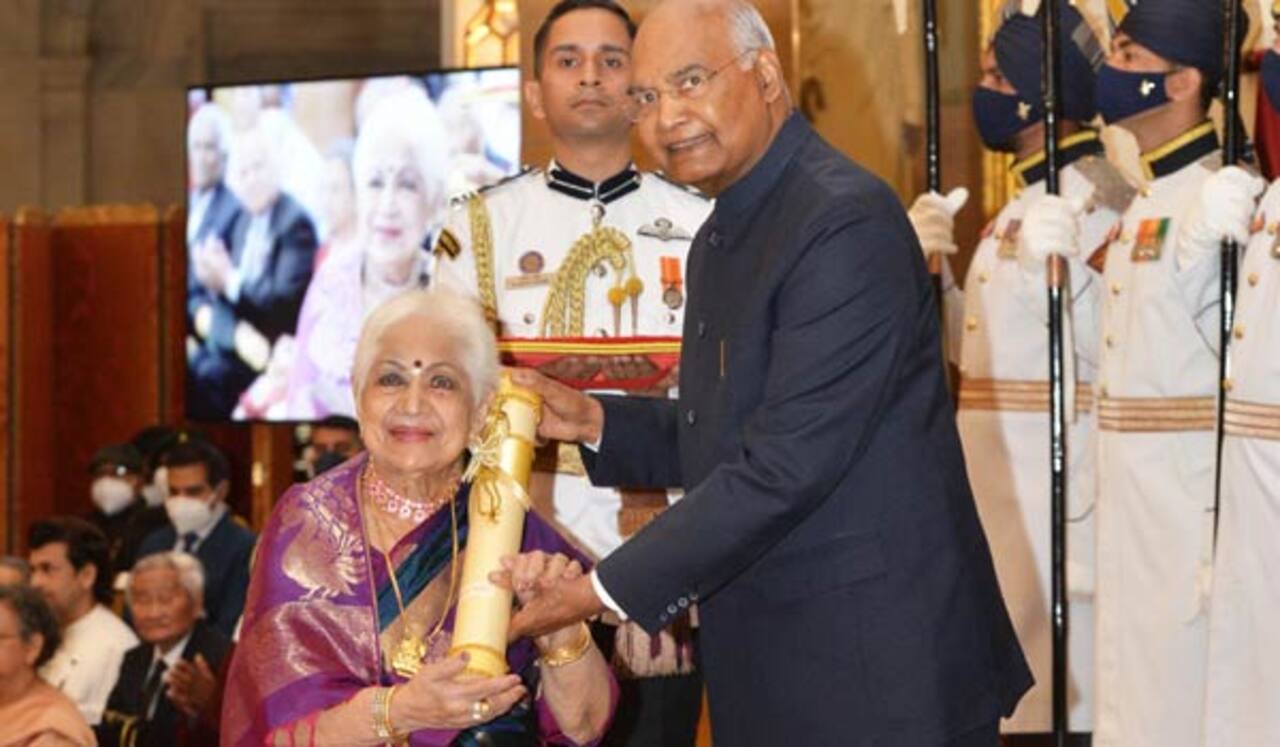 பத்மஸ்ரீ விருது பெற்றார் நடிகை சவுகார் ஜானகி