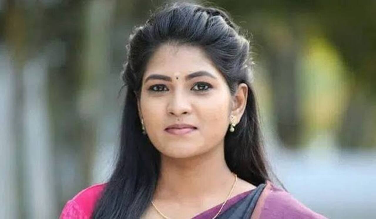 வில்லி அவதாரம் எடுக்கும் வீஜே தீபிகா: எதிர்பார்ப்பில் ரசிகர்கள்!