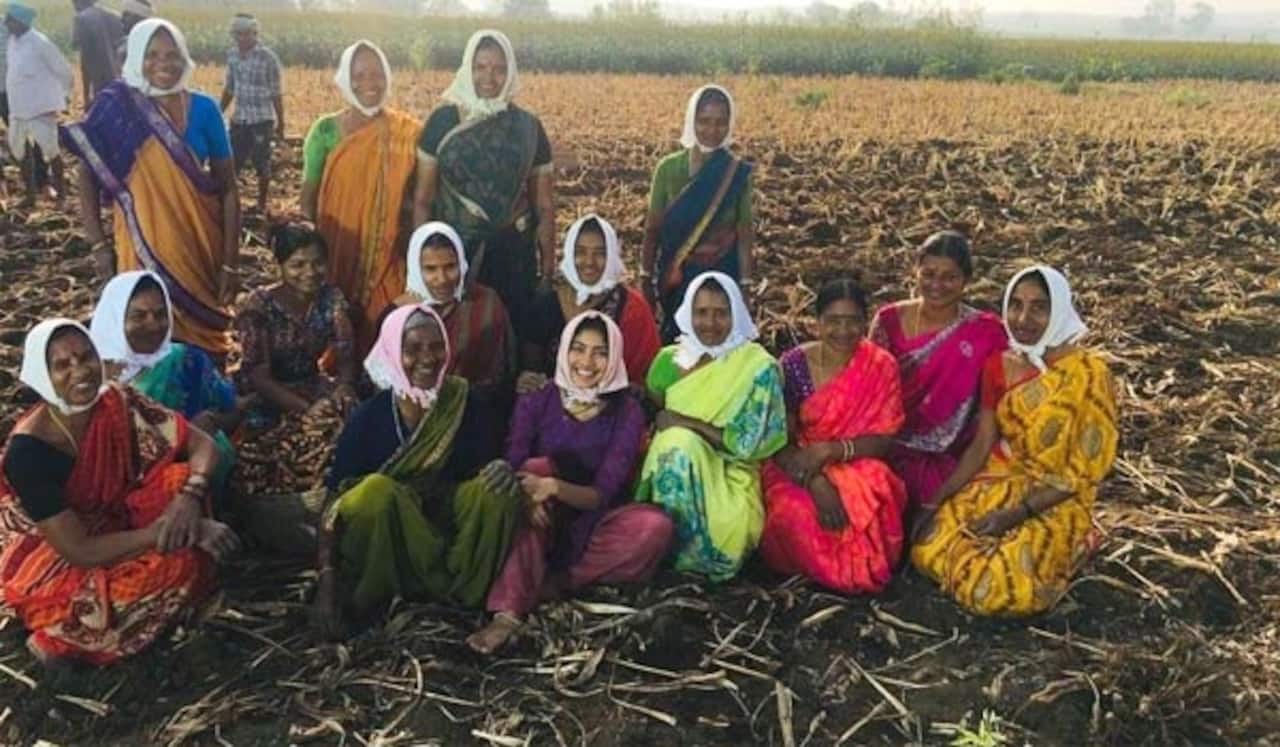 உகாதி பண்டிகையை விவசாய பெண்களுடன் கொண்டாடிய சாய் பல்லவி