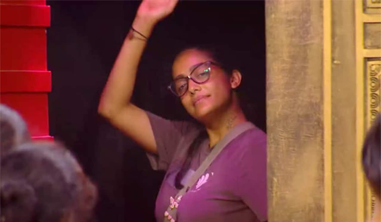 பிக்பாஸ் வீட்டிலிருந்து வெளியேறிய அபிராமி