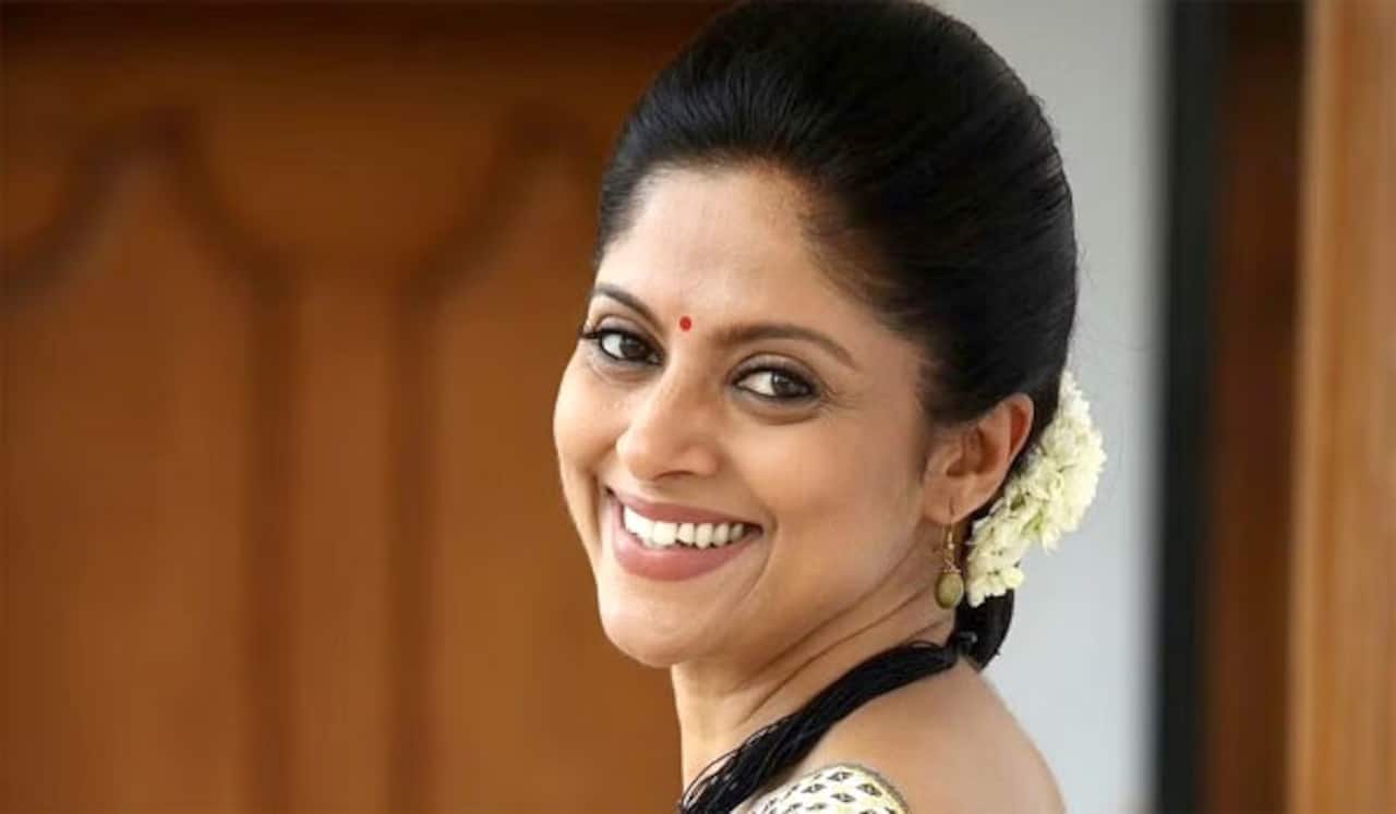 முதன்முதலாக தெலுங்கில் டப்பிங் பேசிய நதியா