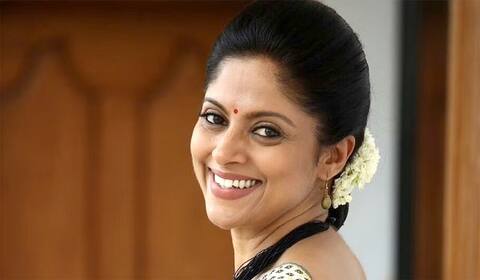 முதன்முதலாக தெலுங்கில் டப்பிங் பேசிய நதியா