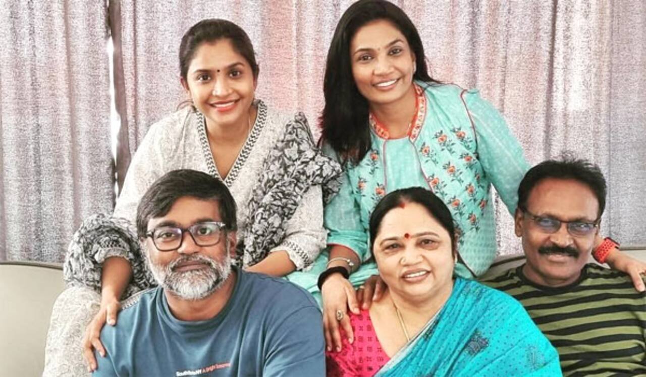 தாயின் பிறந்தநாளை குடும்பத்துடன் கொண்டாடிய செல்வராகவன்