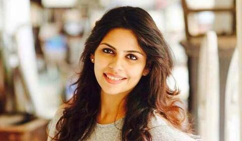 செல்போனில் ஆபாச படம் அனுப்பி தொல்லை: நகுல் மனைவி போலீசில் புகார்