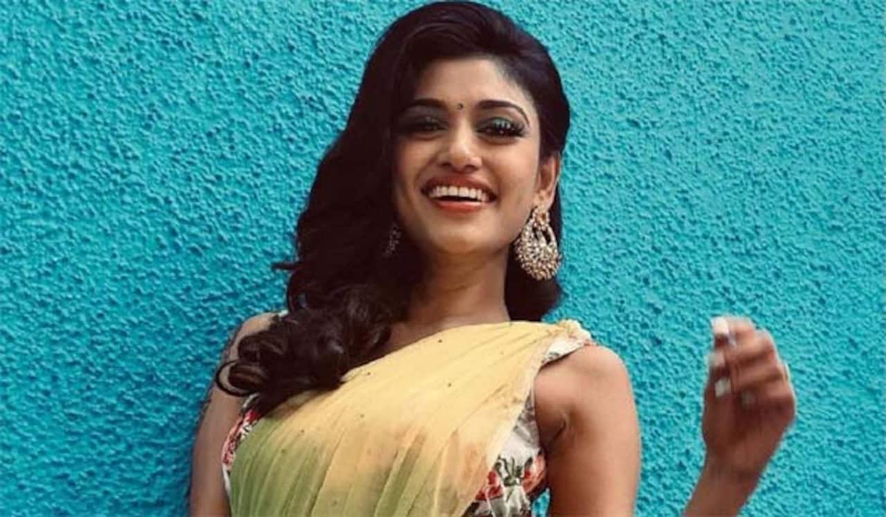 சொல்லி கொடுத்து வளர்க்க வேண்டும்: ஓவியா கருத்து