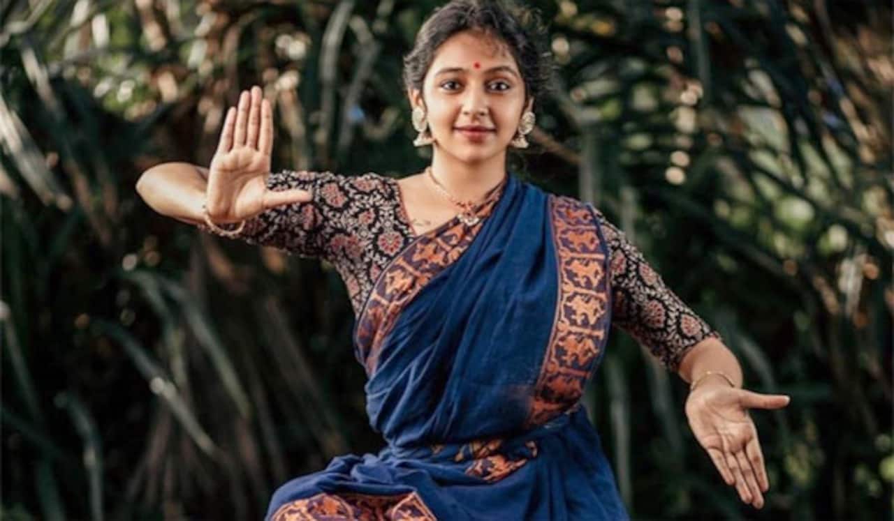 பரத நாட்டியம் ஆடிய வீடியோவை வெளியிட்ட லட்சுமிமேனன்
