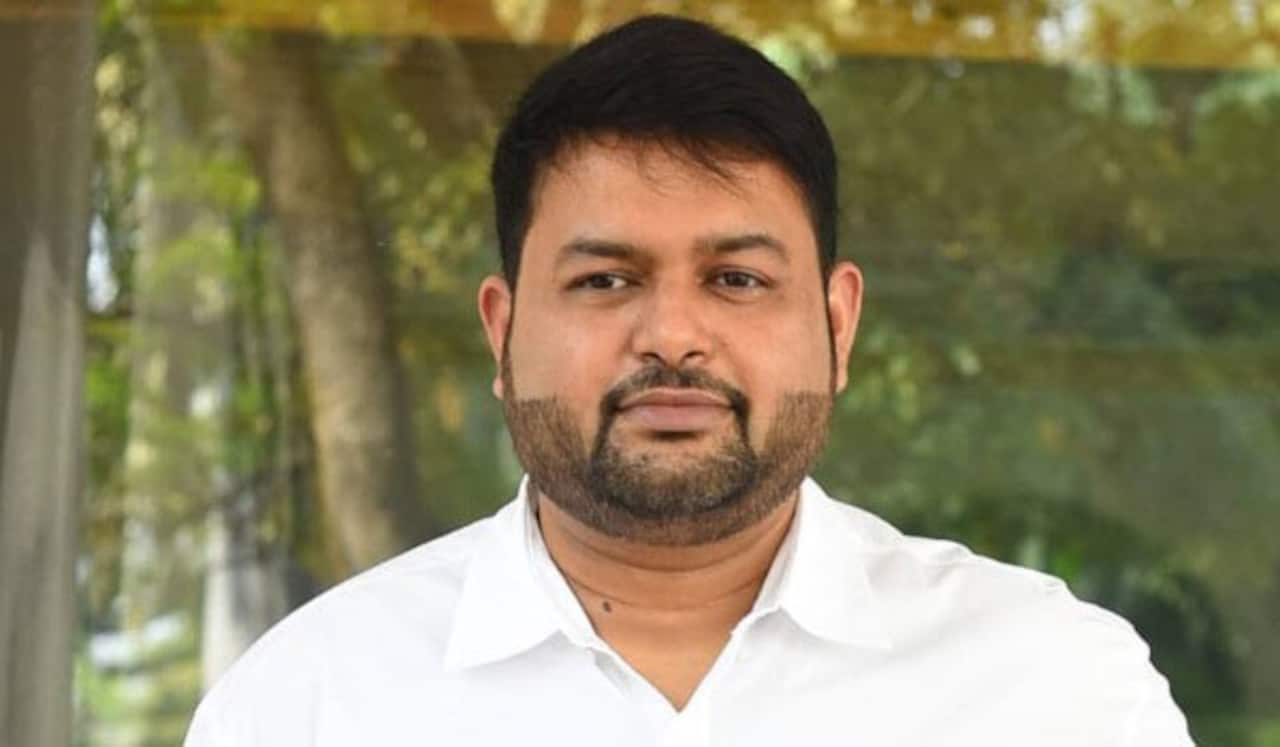 மாணவனின் மூன்று வருட படிப்பு செலவை ஏற்ற தமன்