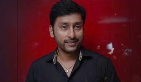 ஆர்ஜே பாலாஜி குறிப்பிட்டு கிண்டலடித்த படம் குருவியா ?