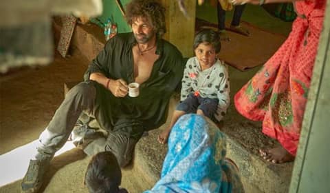 சூரரைப்போற்று ஹிந்தி ரீமேக் - அக்சய்குமார் லுக் வெளியானது