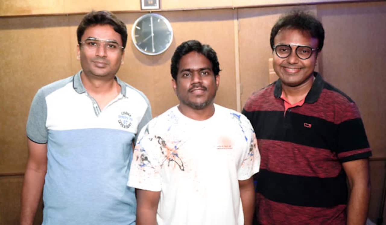 கேப்டனுக்காக பாடிய யுவன்