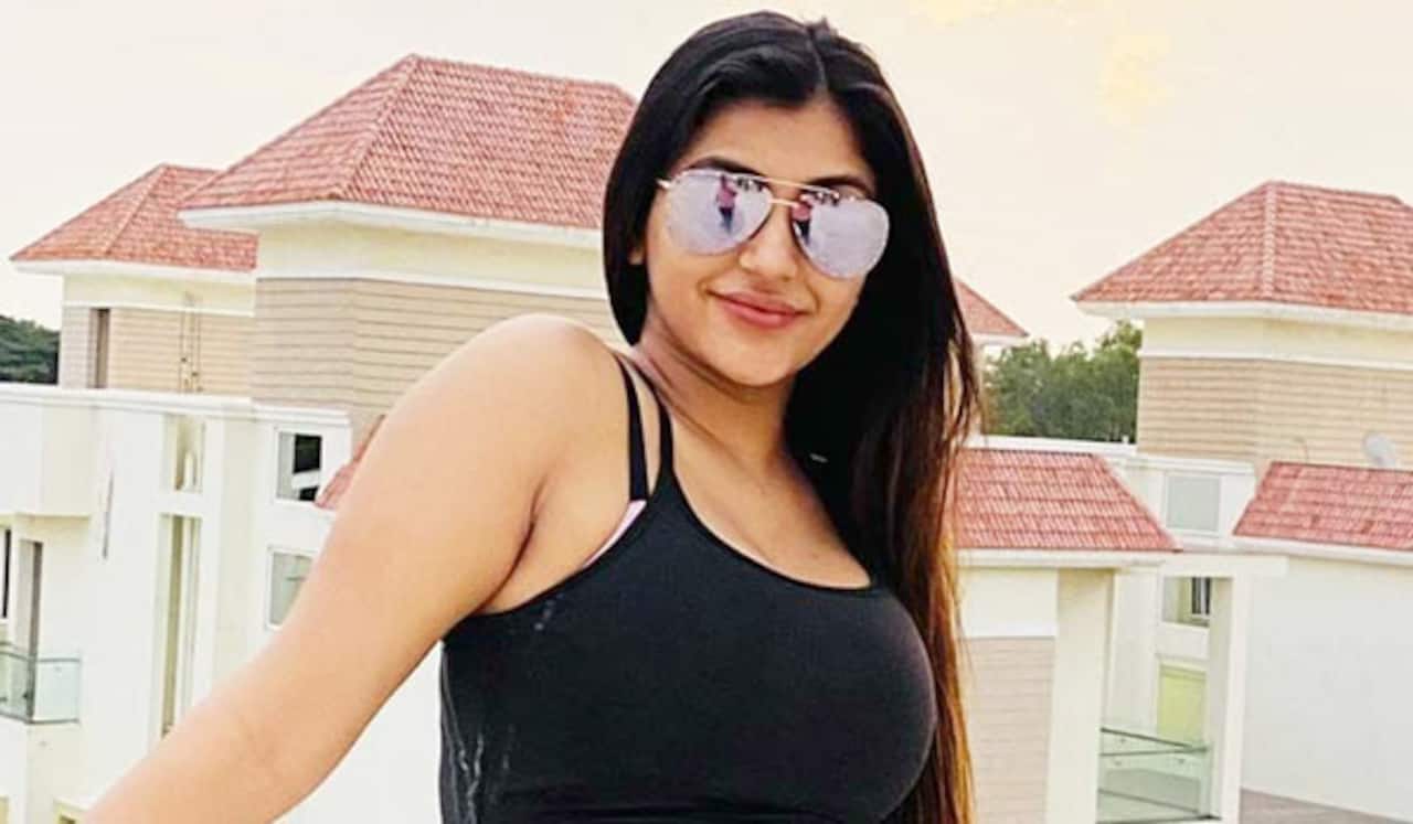 அப்பா அம்மா கனவை நிறைவேற்றி விட்டேன்: புது வீடு வாங்கிய யாஷிகா பெருமிதம்