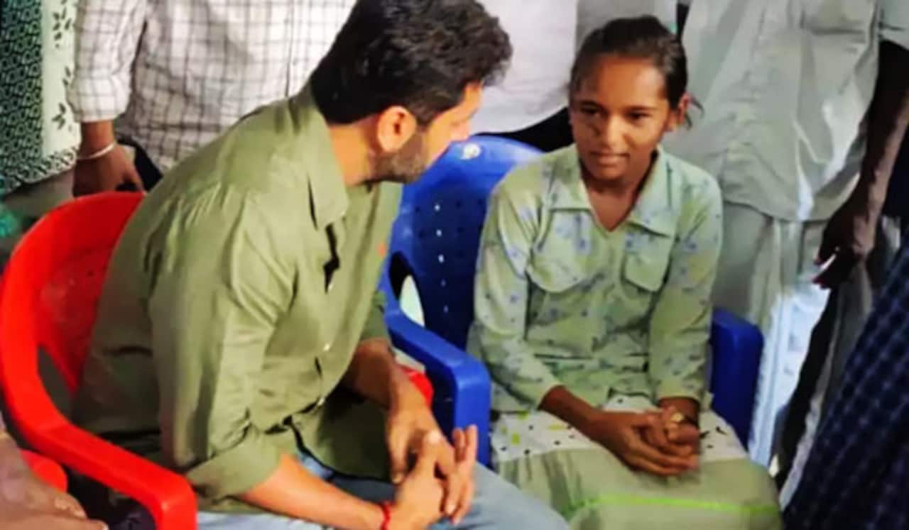 விபத்தில் உயிரிழந்த ரசிகர் மகளின் கல்வி செலவை ஏற்ற ஜெயம் ரவி