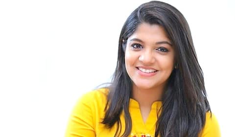 அந்த மாதிரியெல்லாம் கேட்காதீங்க: அபர்னா பாலமுரளி கோபம்