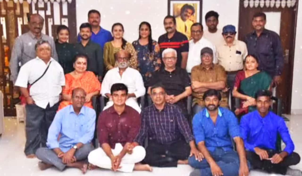 ஒய்.ஜி.மகேந்திரன் நாடக குழுவை வீட்டுக்கு அழைத்து பாராட்டிய ரஜினி