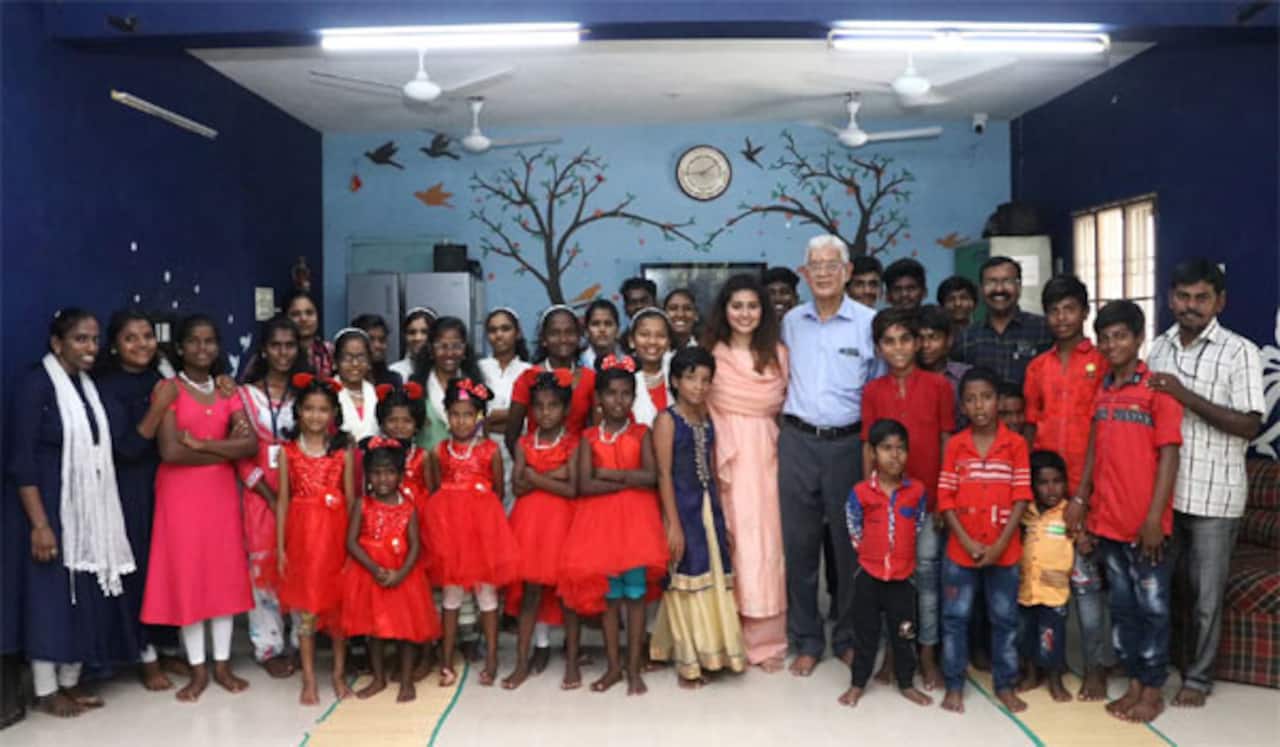 தந்தையின் 70வது பிறந்தநாள் : சினேகா தந்த சர்ப்ரைஸ்