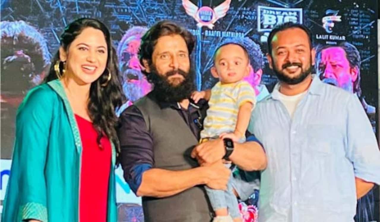 மியாவின் குழந்தைக்கு கோப்ரா பேபி என பெயர் சூட்டிய விக்ரம்