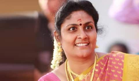 செஞ்சுரி அடிக்கிறார்  சுஜாதா